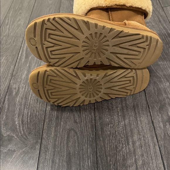 UGG  Tan Suede Shearling-Lined Boots 9 - Picture 8 of 10